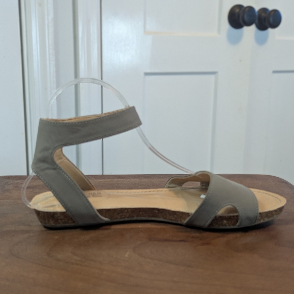 Adam Tucker Grayish Brown Sandals Women's 9 MALLY excellent Used Cond Me Too - Picture 8 of 8